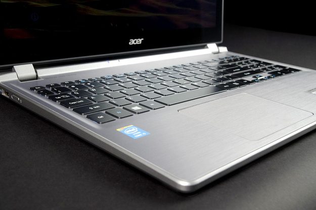 Acer Aspire M5 583P 6428 base angle