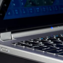 Acer Aspire M5 583P 6428 front corner macro