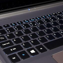 Acer Aspire M5 583P 6428 keyboard angle