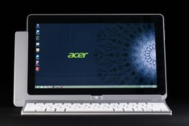 Acer Iconia W700 review front screen on