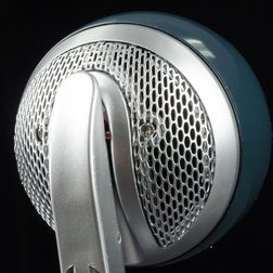 blue microphones nessie review back angle