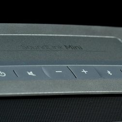 Bose SoundLink Mini top macro angle