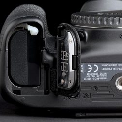 Canon EOS 70D battery 2