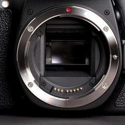 Canon EOS 70D front lens shoe