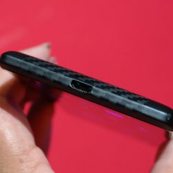 Hands On Motorola Droid Maxx bottom