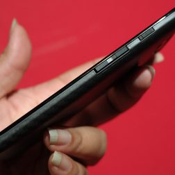 Hands On Motorola Droid Maxx left side