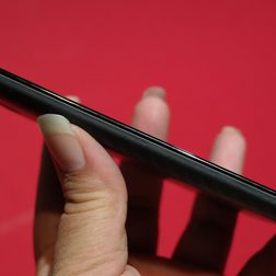 Hands On Motorola Droid Maxx right side