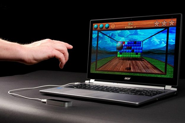 Leap-Motion-review-front-angle-hand-motion