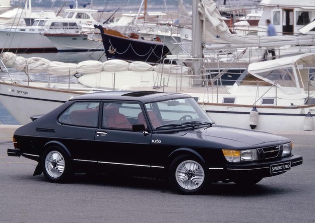 Saab 900