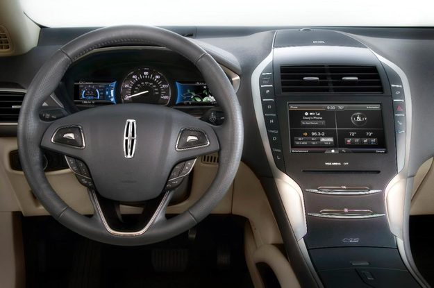 2013 Lincoln MKZ Hybrid dashboard