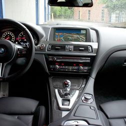 2013 BMW M6 front seats