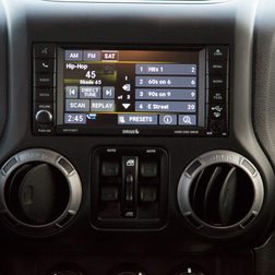 2014 Jeep Wrangler Unlimited Sport stereo