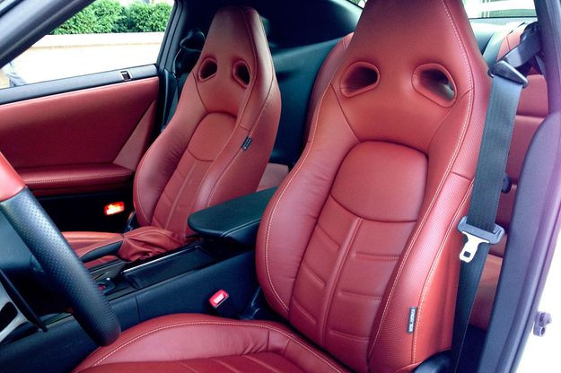 2014 Nissan GT R drivers angle