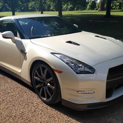 2014 Nissan GT R front angle