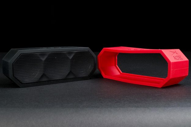 Altec-Lansing-Jacket-Bluetooth-Speaker-front-jacket-off
