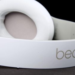 Beats by Dre Studio 2013 headband macro