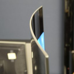 Curved Oled hands on top curve macro