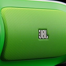 jbl charge review front macro