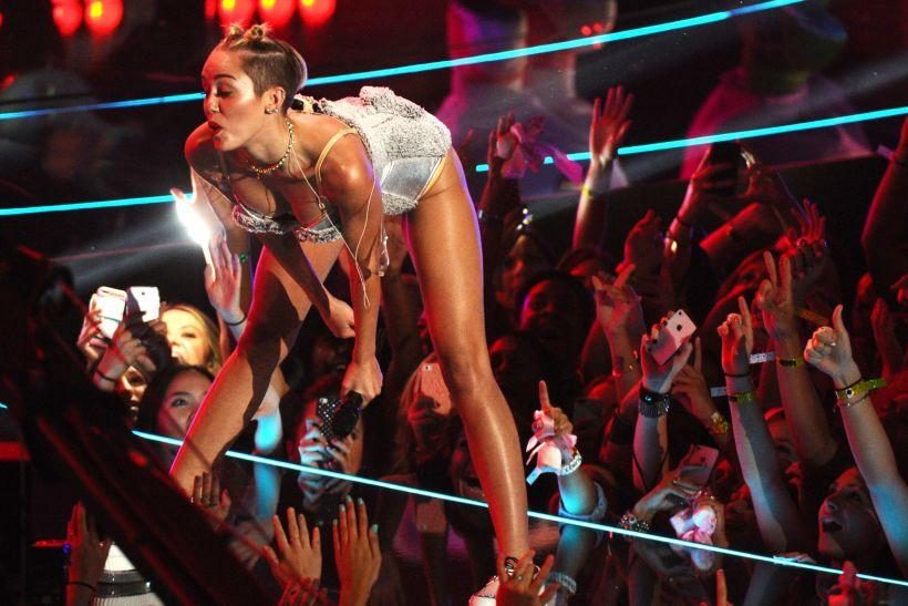 Miley Cyrus 2013 Mtv VMA performance 3