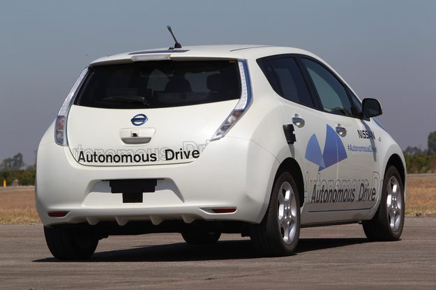 Nissan-Autonomous-Drive-test-LEAF-rear-view