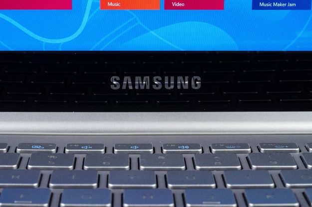 Samsung Series 7 Ultra samsung center logo