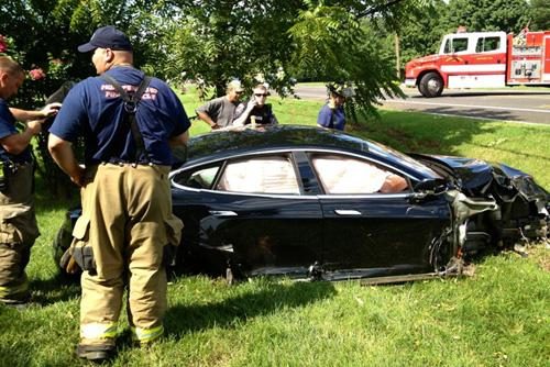 Tesla-Crash-Airbags