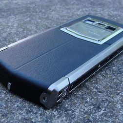 Vertu phone bottom and right side angled