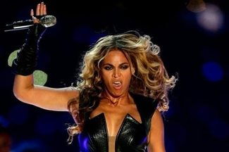 One of the unflattering images that sent Team Beyoncé into photo lockdown. (Image via Ezra Shaw/ Getty Images)
