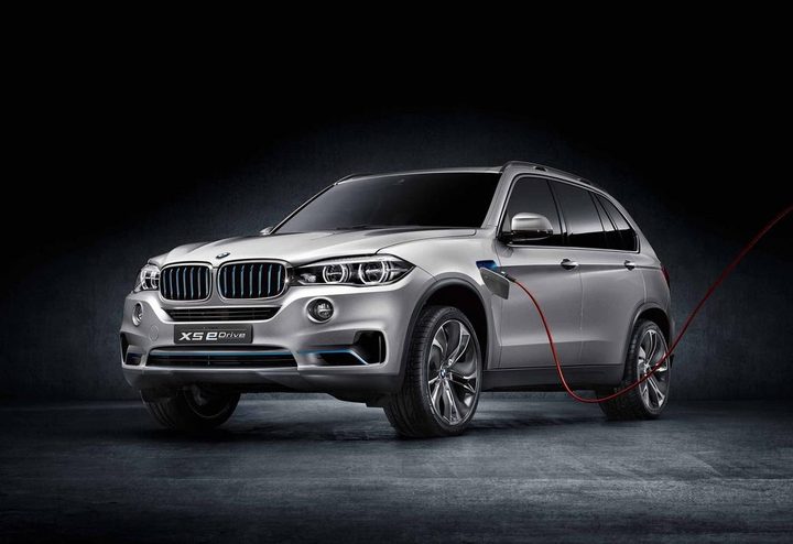 BMW X5 eDrive concept front three quarter plugged in