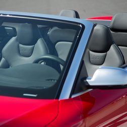2014 Audi RS 5 Cabriolet front right macro