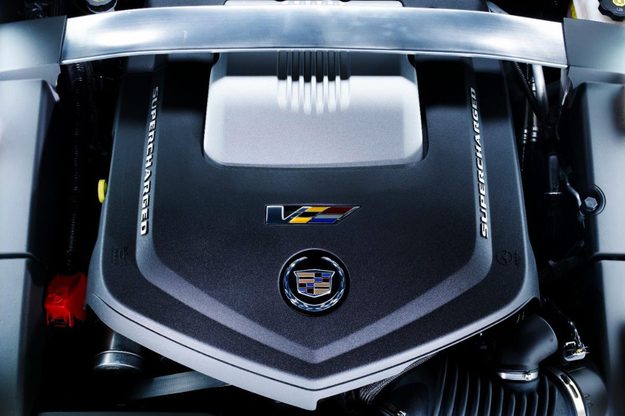 2014-Cadillac-CTSV -engine32