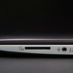 Asus VivoBook V551LB right ports macro