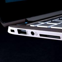 HP-Spectre-13-laptop-ports-macro