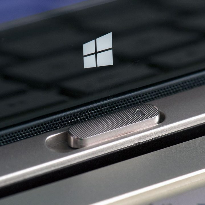 HP Spectre 13t x2 front logo