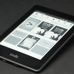 Kindle Paper White flat angle