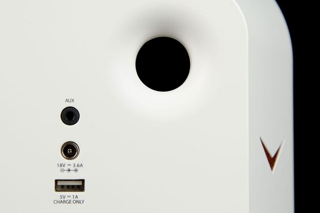 Klipsch KMC 3 back ports