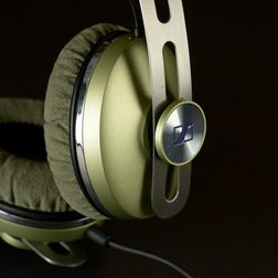 Sennheiser Momentum Headphones can macro angle