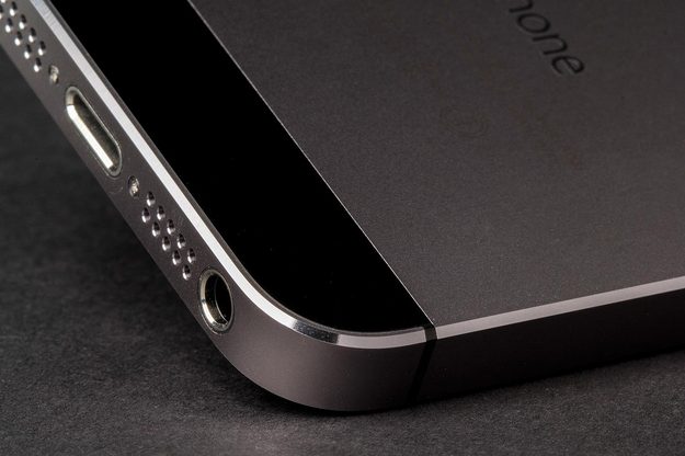 apple iphone 5s rear port macro