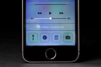 apple iphone 5s screen front ios 7 airdrop