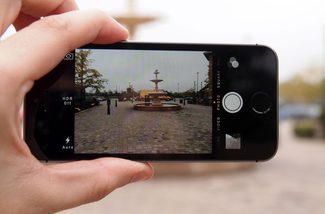 iPhone 5S hands on camera app 2