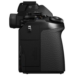 olympus announces the om d e m1 leftside