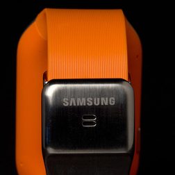 samsung galaxy gear smartwatch review rear clasp macro