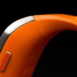 chirp chip samsung galaxy gear smartwatch review side macro