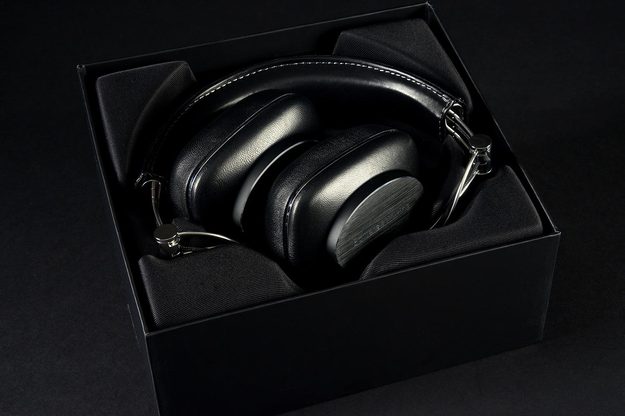 Bowers&Wilkins P7 box angle