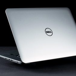 Dell XPS 15 review lid rear