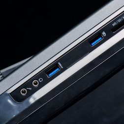 Gateway ZX4970 UR22 ports