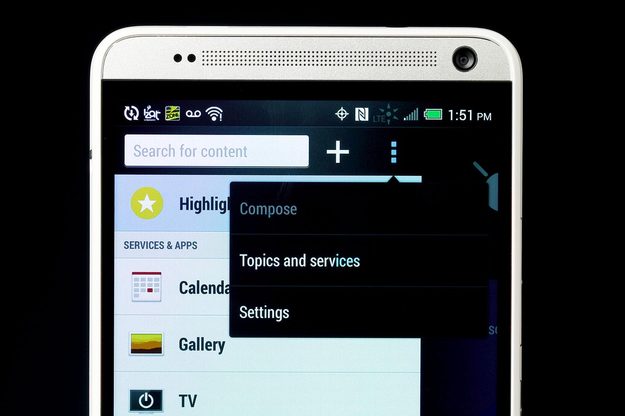 HTC-One-Max-front-screen-on