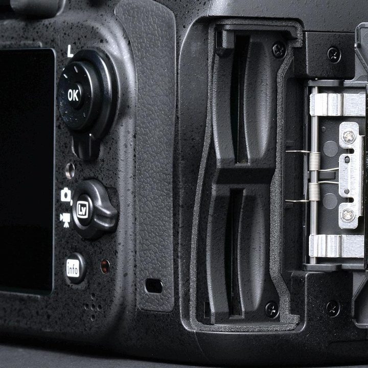 NIKON D610 memory cards