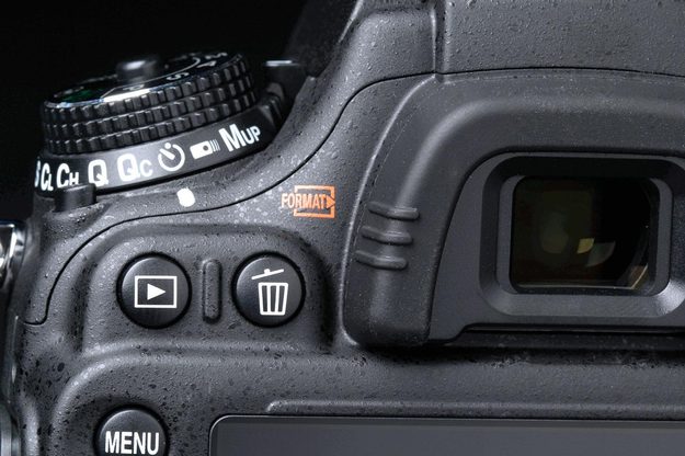 NIKON D610 play button