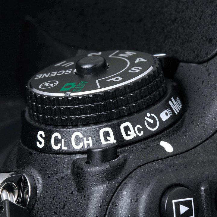 NIKON D610 top dial